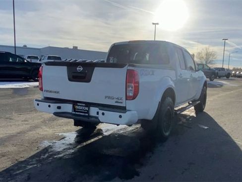 Used 2017 Nissan Frontier PRO-4X image 8