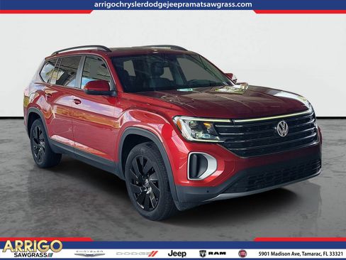 Used 2024 Volkswagen Atlas SE w/ Panoramic Sunroof Package FWD image 1