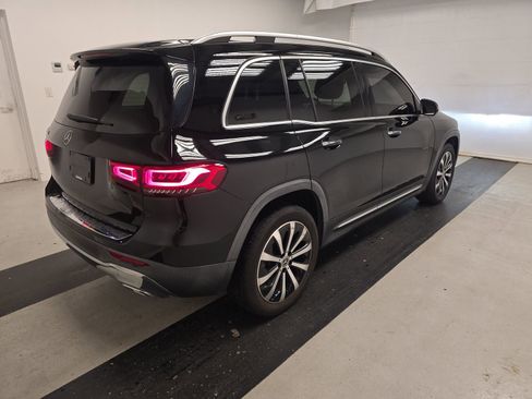 Used 2021 Mercedes-Benz GLB 250 w/ Premium Package image 3