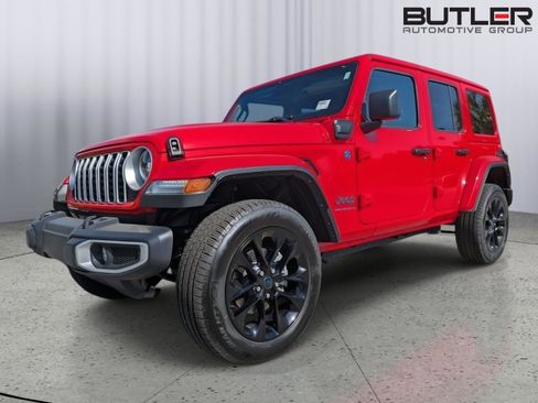 Used 2025 Jeep Wrangler Unlimited Sahara w/ Safety Group AWD/4WD image 4