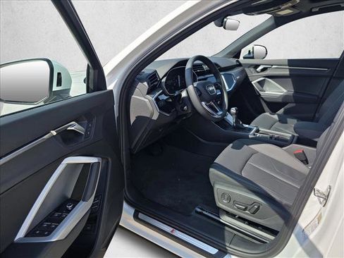 New 2025 Audi Q3 2.0T Premium image 14