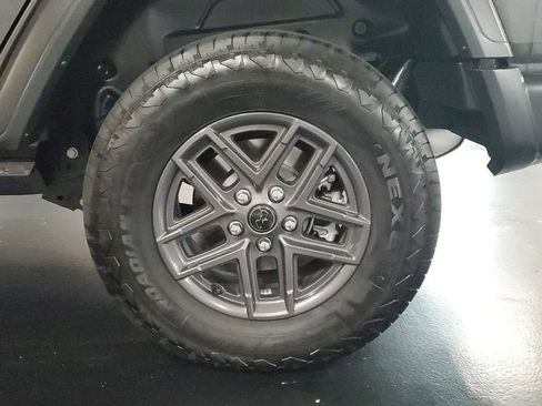 Used 2026 Jeep Wrangler Unlimited Sport AWD/4WD image 6