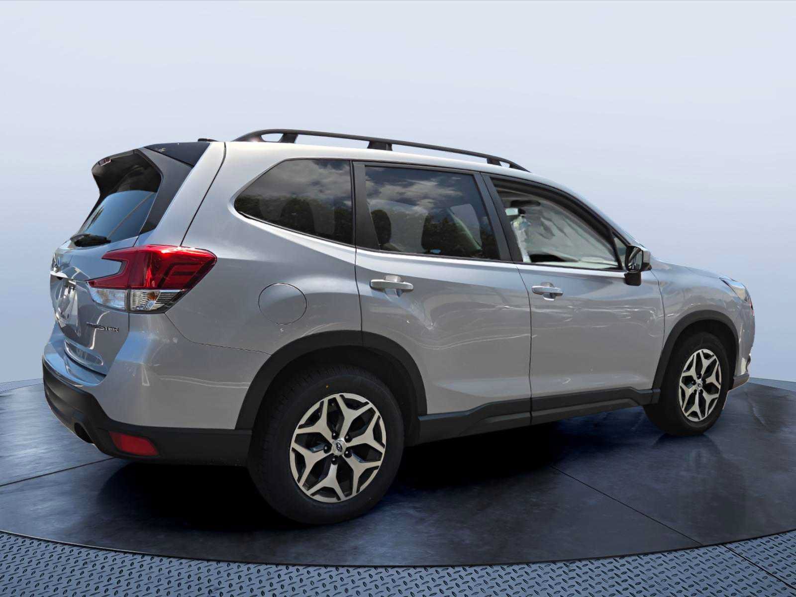 Used 2024 Subaru Forester Premium AWD/4WD image 5