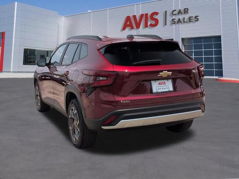 Used 2025 Chevrolet Trax LT w/ LT Convenience Package FWD image 9