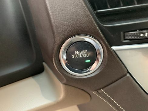Used 2018 Chevrolet Suburban LT w/ Luxury Package AWD/4WD image 30