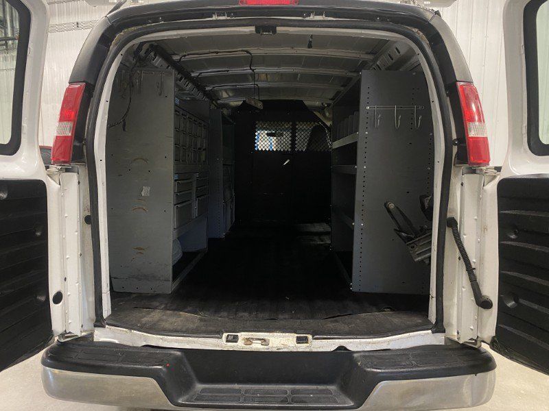 Used 2017 Chevrolet Express 2500 Extended RWD image 19