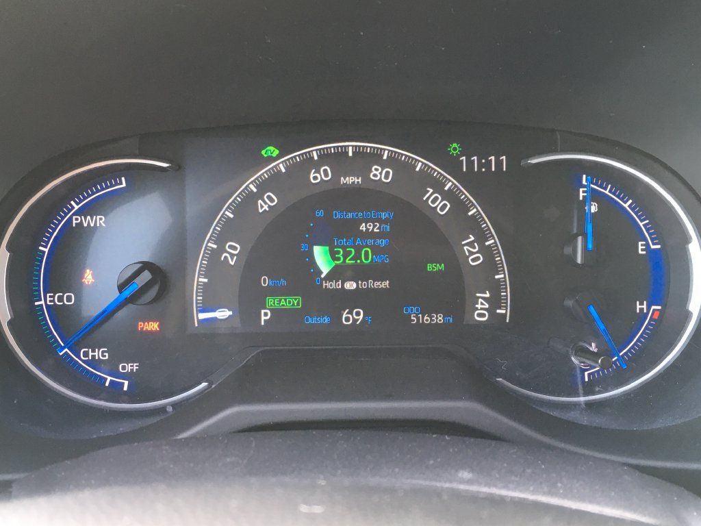 Used 2025 Toyota RAV4 XLE AWD/4WD image 2
