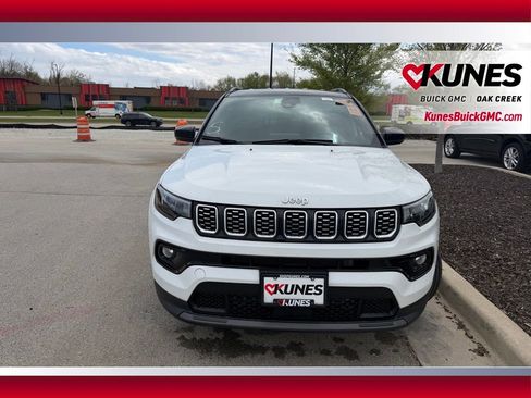 Used 2025 Jeep Compass Limited AWD/4WD image 3