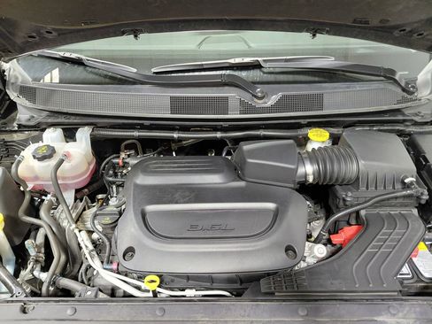 Certified 2024 Chrysler Pacifica Touring-L FWD image 26