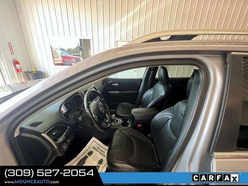 Used 2019 Jeep Cherokee Limited AWD/4WD image 16