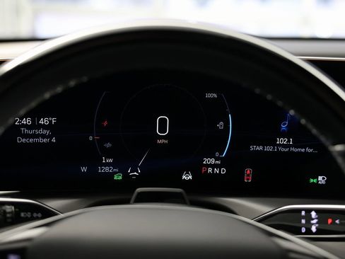 Used 2026 Cadillac Vistiq Sport image 21