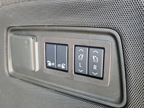 Used 2025 Cadillac Escalade ESV Sport Platinum AWD/4WD image 8