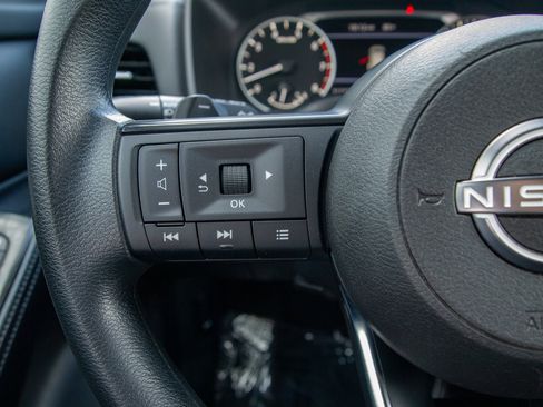 Used 2024 Nissan Rogue SV FWD image 22
