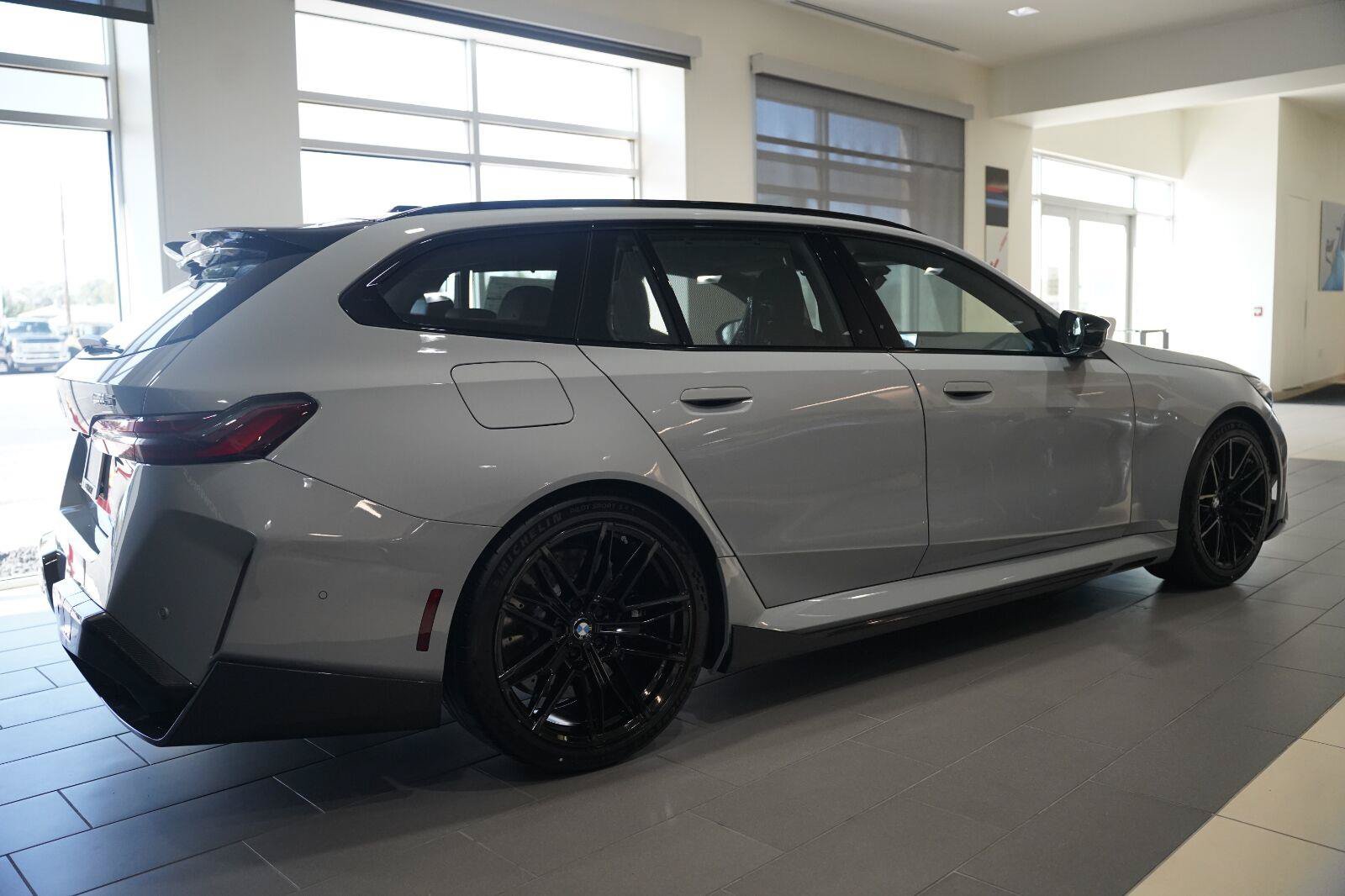 New 2027 BMW M5 Touring AWD/4WD image 3