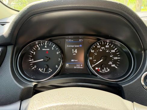 Used 2018 Nissan Rogue SV w/ Premium Package AWD/4WD image 23