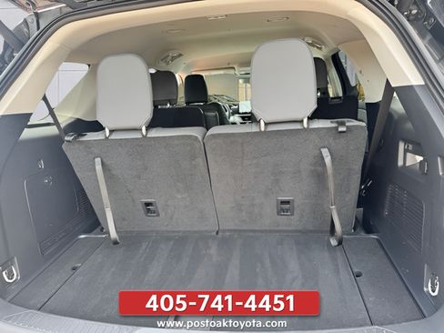 Used 2025 Ford Explorer Active w/ Active Comfort Package RWD image 23