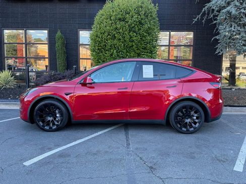 Used 2021 Tesla Model Y Long Range AWD/4WD image 9