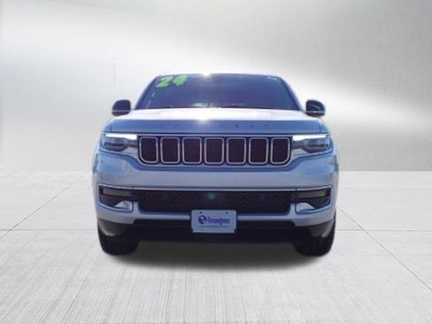Used 2024 Jeep Wagoneer L 4WD image 8