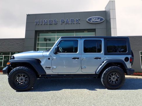 Used 2020 Jeep Wrangler Unlimited Sport image 4