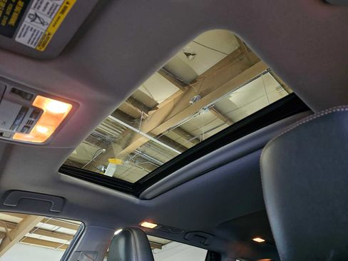 Used 2019 Toyota Highlander XLE image 24