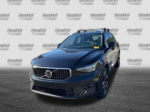 Used 2023 Volvo XC40 B5 Plus w/ Protection Package Premier image 8