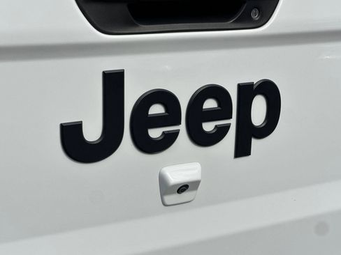 Used 2024 Jeep Gladiator Sport image 22