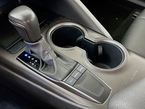 Used 2024 Toyota Camry SE image 18