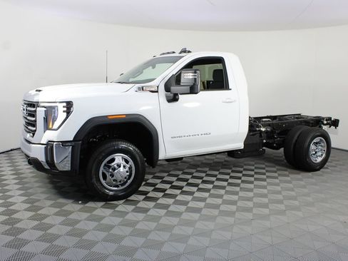 New 2026 GMC Sierra 3500 SLE w/ SLE Convenience Package AWD/4WD image 2