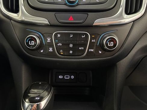 Used 2019 Chevrolet Equinox LT FWD image 18