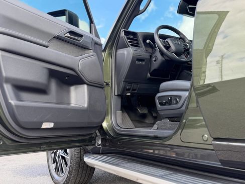 Used 2025 Lexus GX 550 w/ Accessory Package (31) image 85