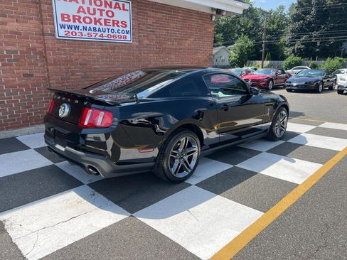 Used 2010 Ford Mustang Shelby GT500 image 3