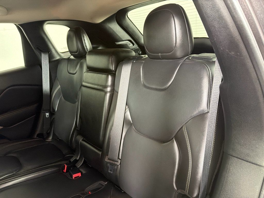 Used 2018 Jeep Cherokee Limited FWD image 19