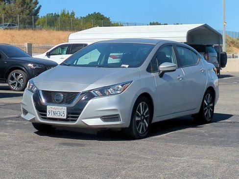 Used 2021 Nissan Versa SV FWD image 4