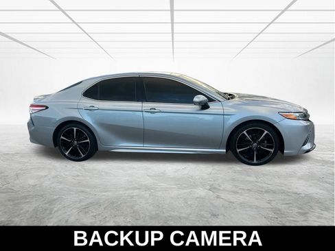 Used 2020 Toyota Camry XSE image 4