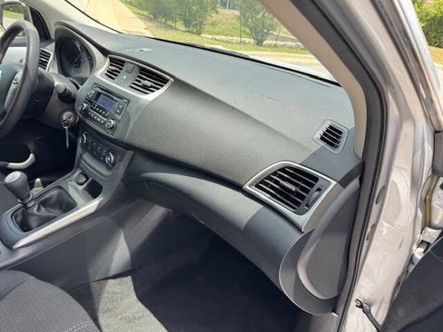 Used 2016 Nissan Sentra S image 22