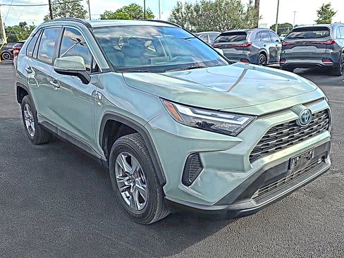 Used 2022 Toyota RAV4 XLE w/ Convenience Package AWD/4WD image 3