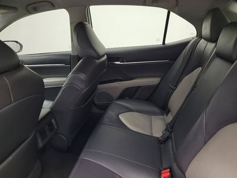 Used 2020 Toyota Camry XLE image 18