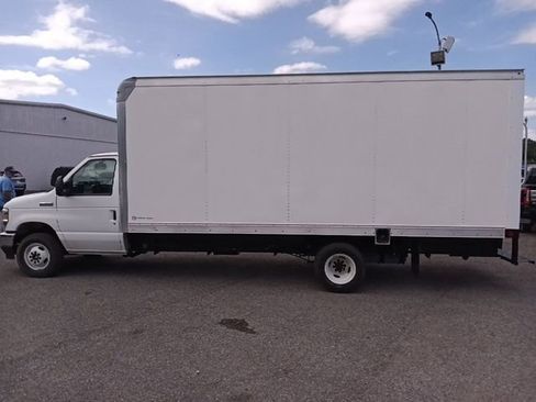New 2026 Ford E-450 and Econoline 450 Super Duty w/ Power Equipment Group RWD image 6
