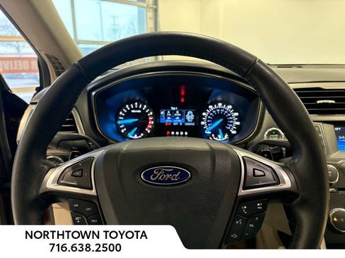 Used 2017 Ford Fusion SE image 7