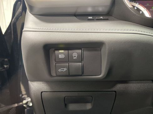 Used 2024 Toyota Highlander XLE image 24