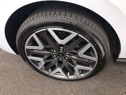 New 2026 Ford Expedition Max Platinum image 10