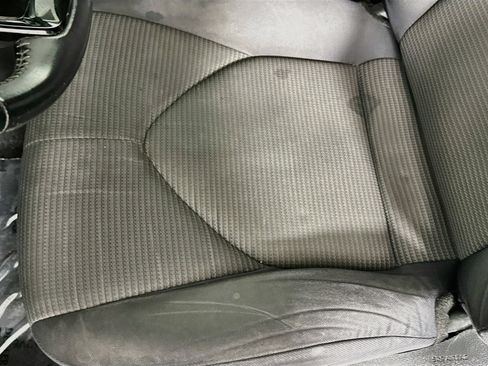 Used 2021 Toyota Highlander LE FWD image 19