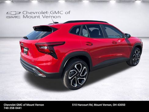 New 2026 Chevrolet Trax RS w/ Sunroof Package FWD image 5