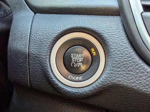 Used 2015 Chrysler 200 Limited FWD image 23