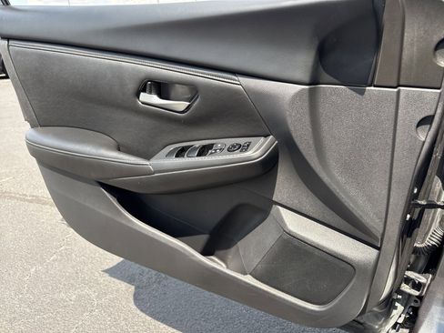 Used 2025 Nissan Sentra SV FWD image 14