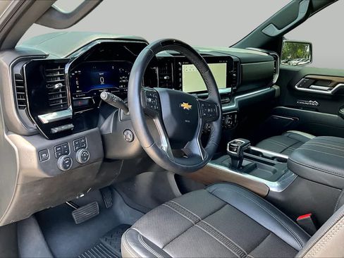 Used 2024 Chevrolet Silverado 1500 High Country w/ Technology Package AWD/4WD image 18