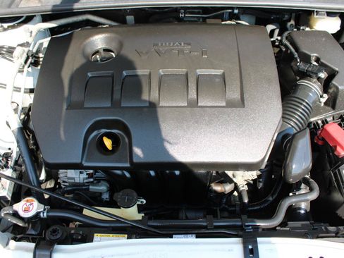Used 2019 Toyota Corolla LE FWD image 44