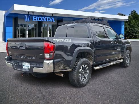 Used 2019 Toyota Tacoma TRD Off-Road image 24