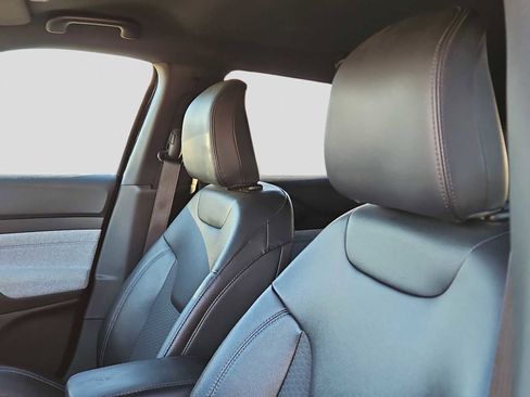 Used 2024 Jeep Compass Latitude image 18