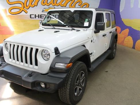 Used 2022 Jeep Wrangler Unlimited Sport w/ Dual Top Group AWD/4WD image 4